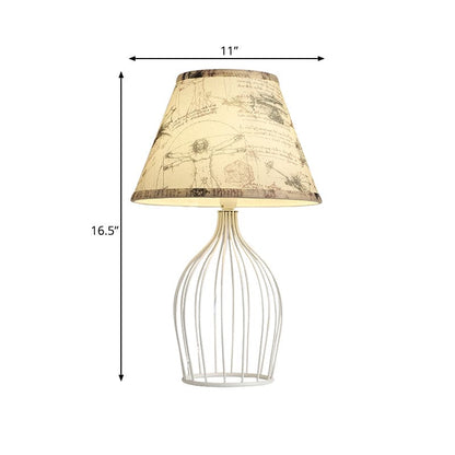 Lampe de table traditionnelle à abat-jour conique base cage métallique