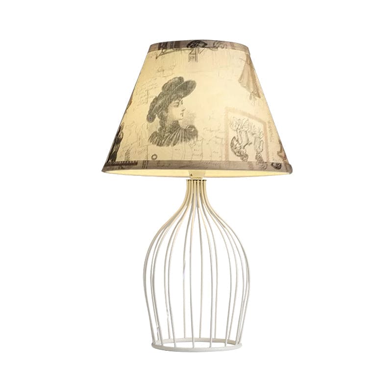 Lampe de table traditionnelle à abat-jour conique base cage métallique