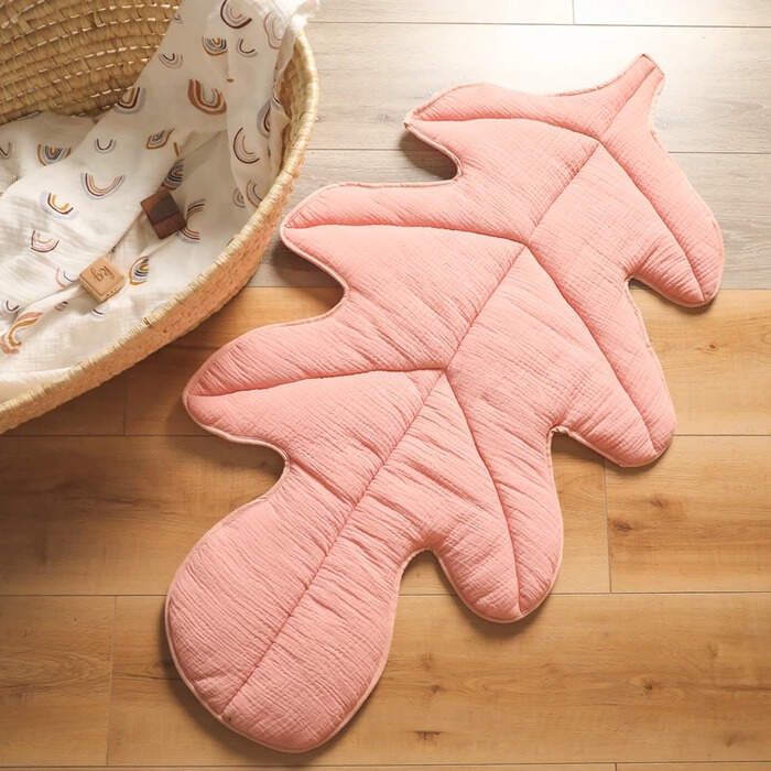 Tapis de jeu pour bébé en forme de feuille verte
