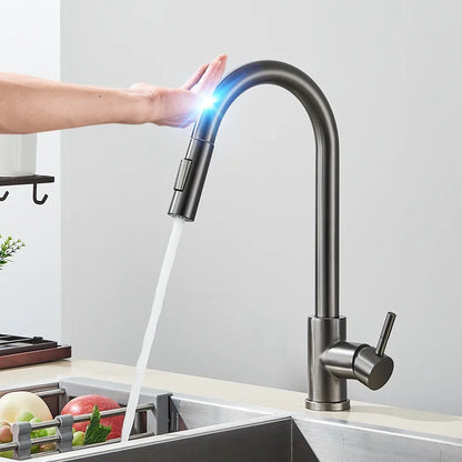 Mitigeur de cuisine tactile rétractable à capteur intégré