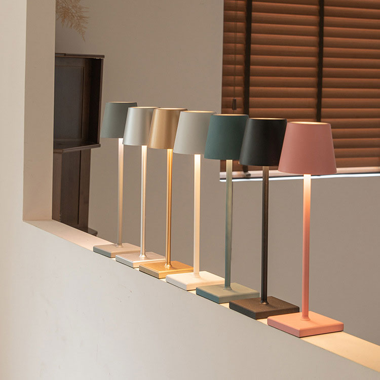 Lampe de table sans fil rechargeable LED compacte